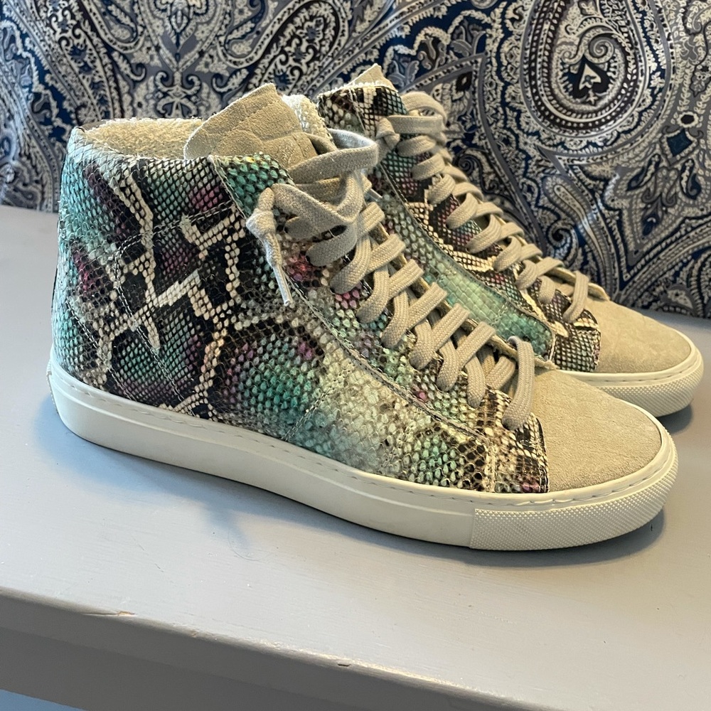 P448 Star sneaker size 37. Worn twice, indoors. GC